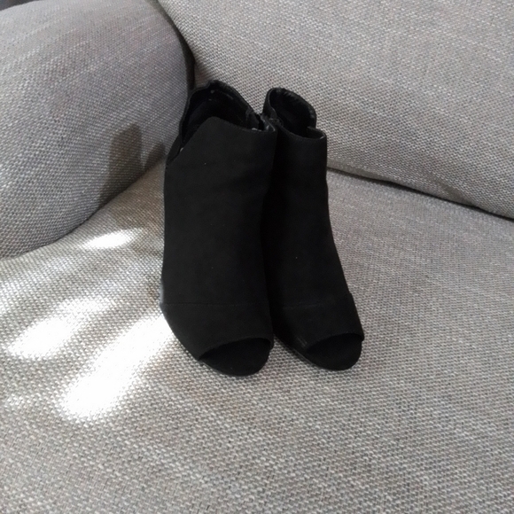 Womens Black Ankle Booties - Picture 2 of 8